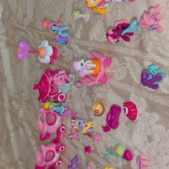 My Little Ponies, Accessories & Train. Discontinued Lot Of 28 Ponies! 2000-2010 - Picture 5 of 16